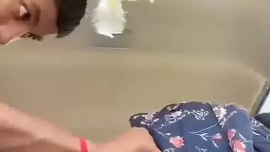 Girl seduces her lover in car and enjoys desi outdoor sex