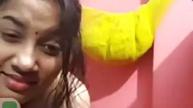 Bhabhi opens blouse and sits naked for fingering