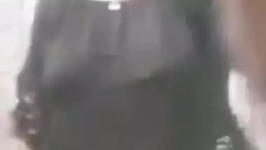 Sexy Desi Girl Showing Her boobs and Pussy