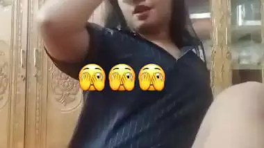 Bengali girl striptease dancing and nude pussy rubbing