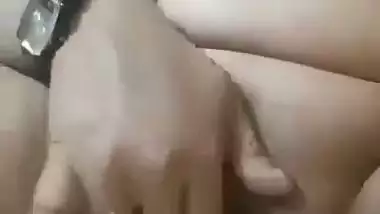 Indian nude lady strips her saree and masturbates