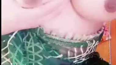 Solo nude show of big boobs girlfriend fingering