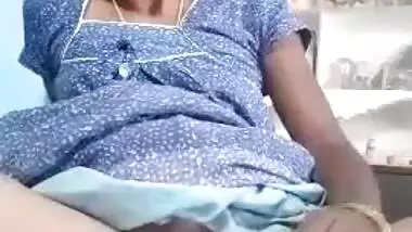 XXX porn of dazzling Desi wife who has wild solo session with banana