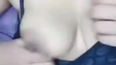 Stripchat young bhabhi showing topless body for money