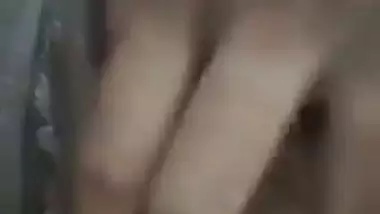 Wild man’s hard sex makes his wife moan in Bangla sex video