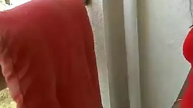 Desi bhabhi pussy ass show in balcony in daytime
