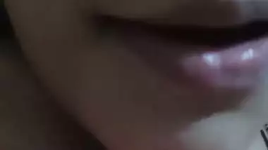 Close up selfie video of desi bhabhi showing nude body