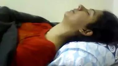 Indian girl having orgasm. Nice expression. (Non nude)