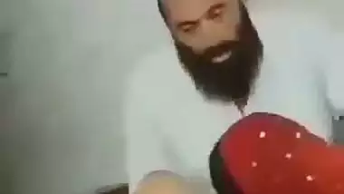 Pakistani sex MMS of a Maulana fucking his maid secretly