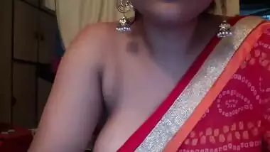 Whore welcomes Desi viewers to see her huge sex parts during XXX posing