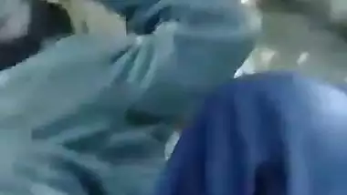 Guy bangs a hijabi girl outdoors in Pakistani porn