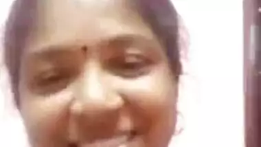 Tamil aunty showing nude body on video call